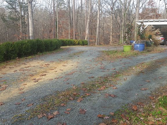 4th image of 108 Pine Ln