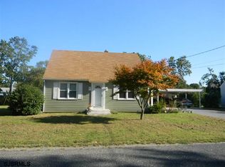 1422 N Maple Dr, Vineland, NJ 08360