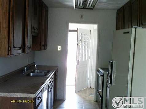 4th image of 327 Midway Cir
