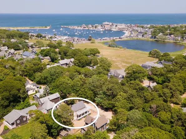 9 Brunswick Ave, Oak Bluffs, MA 02557