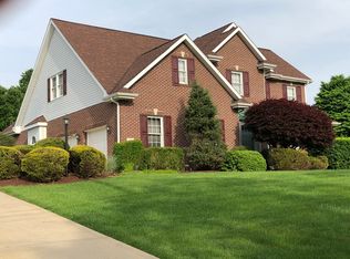 271 Saunders Station Rd, Trafford, PA 15085