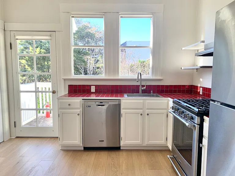 1018 Sanchez St — Photo 10