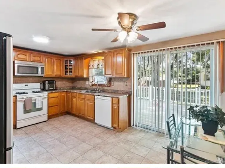 56 Leland Dr — Photo 4