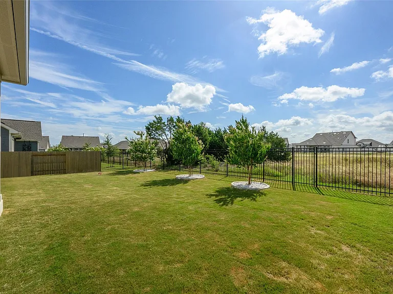 360 Crescent Moon Ct — Photo 33