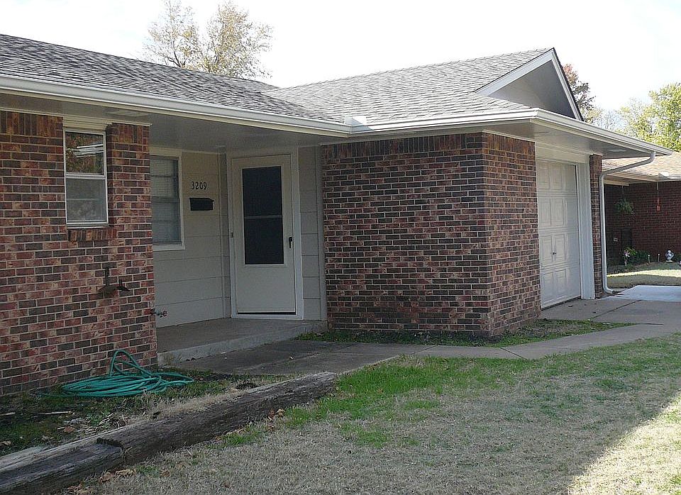 1st image of 3209 Dwelle Dr