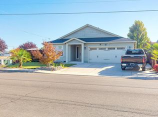 7594 27th St, White City, OR 97503
