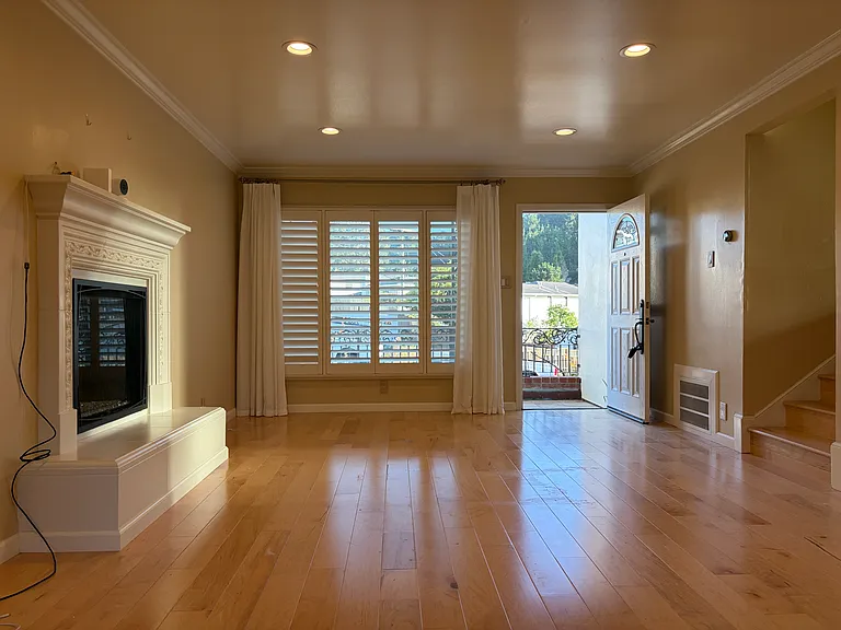 748 Serra Dr — Photo 6