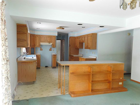 4th image of 17 Connor Dr
