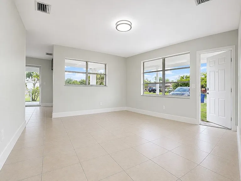 3982 Wheaton Ct — Photo 3