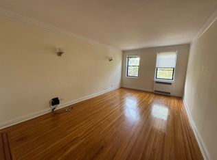 36-19 167th St #4, Flushing, NY 11358