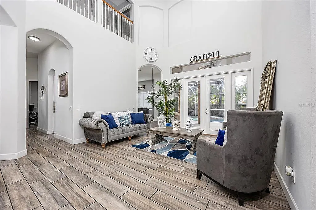 6 bed, 3860 sqft, $5,500 — Photo 3
