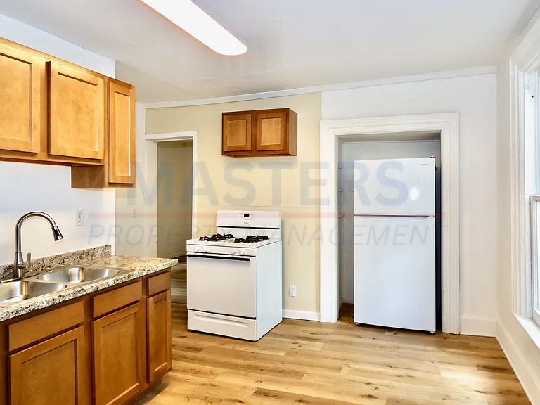 1026 Oakwood Ave — Photo 2