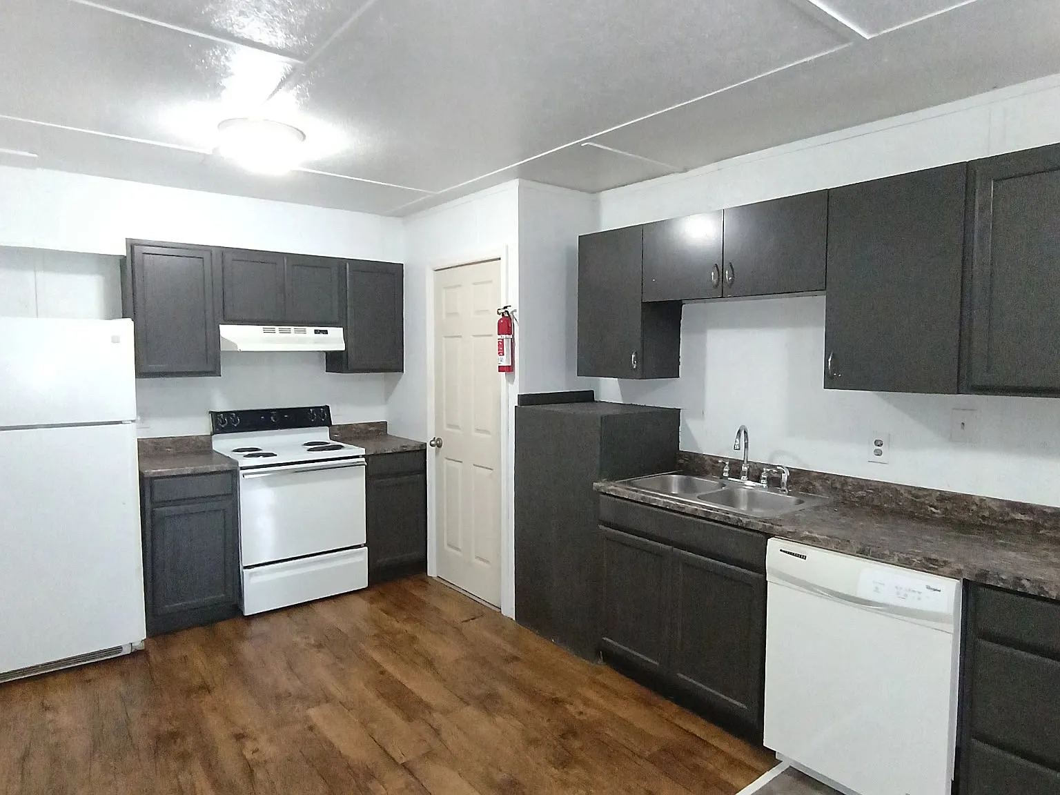 212 Morning Dr — Photo 2