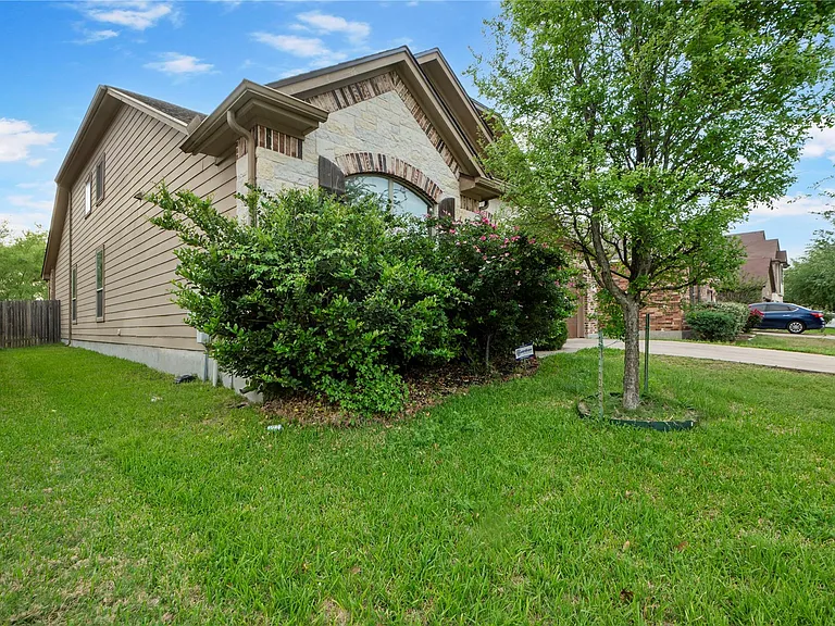 14308 Lake Victor Dr — Photo 2