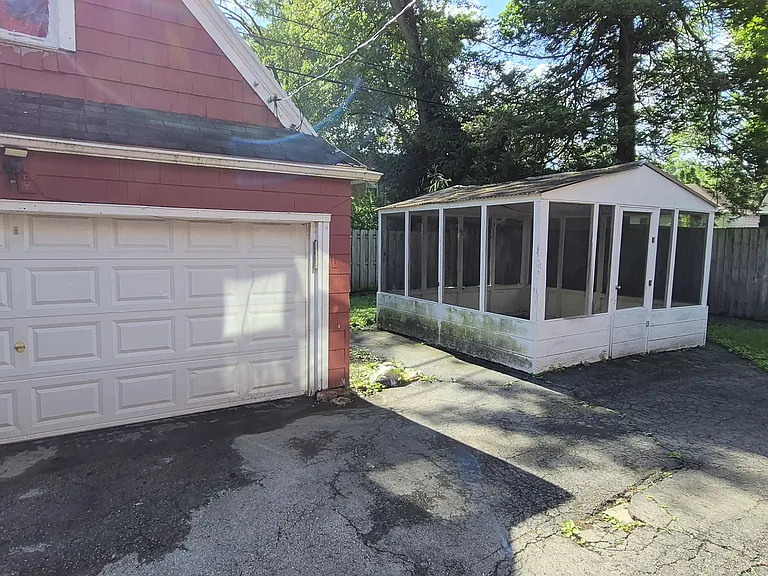 2808 Goddard Rd — Photo 2