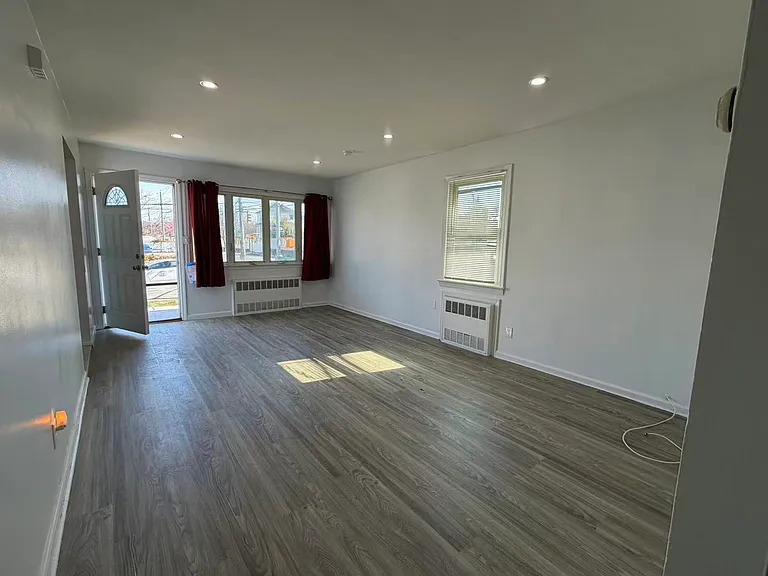 660 Targee St — Photo 2