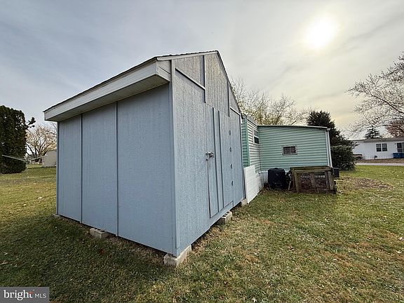 5th image of 158 Crestwood Dr