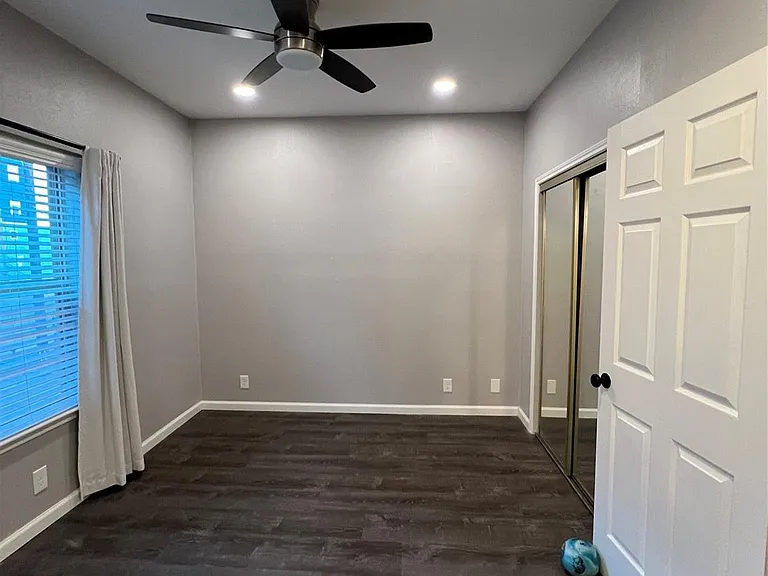 2414 Longview St #202 — Photo 15