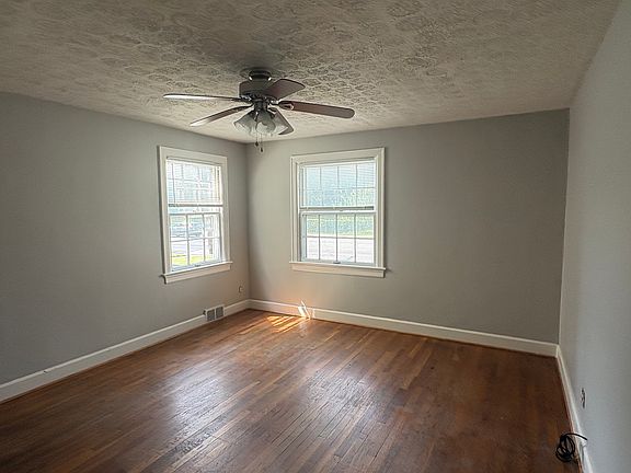 5th image of 1606 Nicholasville Rd APT 2