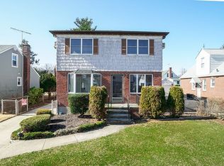 55 Spruce Ln, New Hyde Park, NY 11040