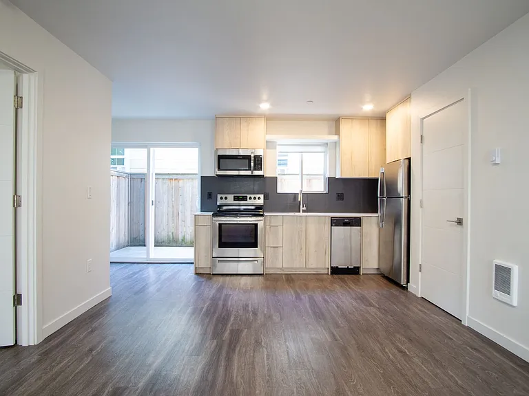 6833 N Montana Ave #2 — Photo 2