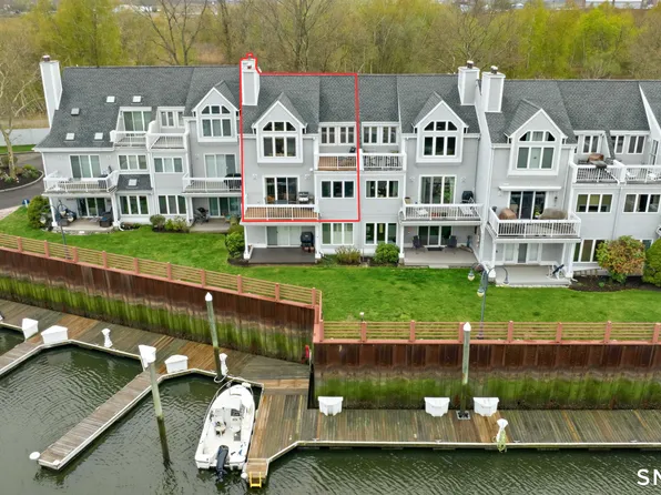 216 Breakers Ln #216, Stratford, CT 06615