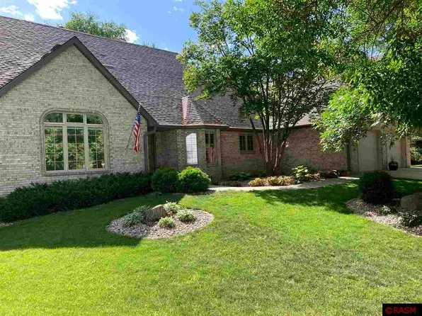 215 Crestwood Dr, North Mankato, MN 56003