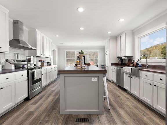 3rd image of 125 Amanda Ln
