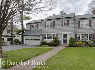 33A Nassau Rd, Great Neck, NY 11021