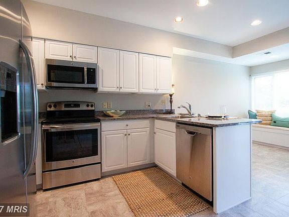 5th image of 1010 Oyster Cove Dr