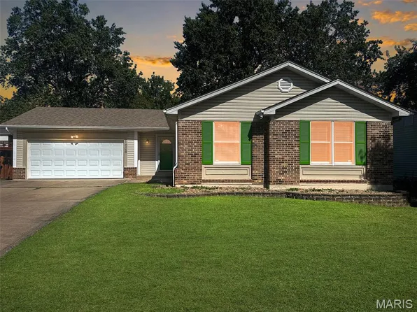 1008 Autumn Leaf Dr, Saint Peters, MO 63376