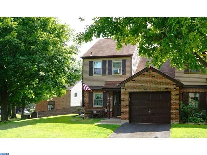 207 Kenton Dr photo 1