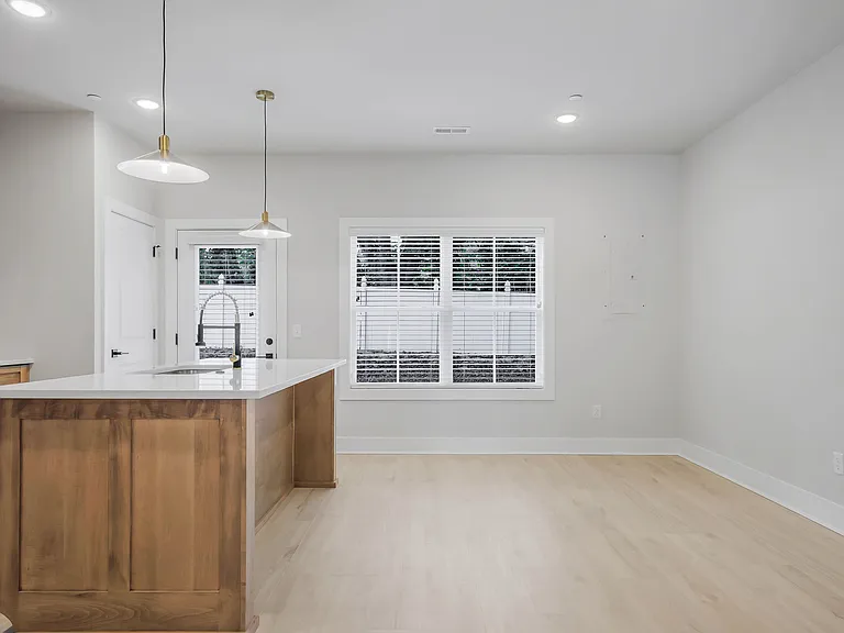 348 S Walnut Ave — Photo 13
