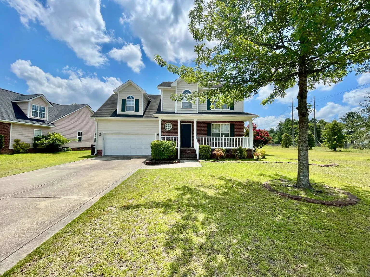 4 bed, 2.5 bath, 1940 sqft, $2,000 — Photo 2