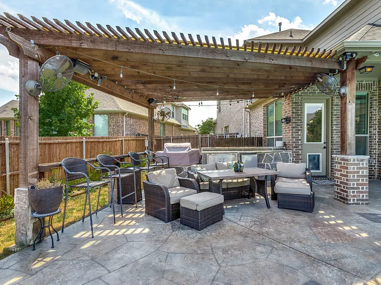 417 Sarah Cir — Photo 11