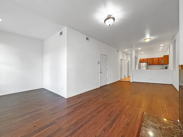 311 W Chicago Ave #2 — Photo 6