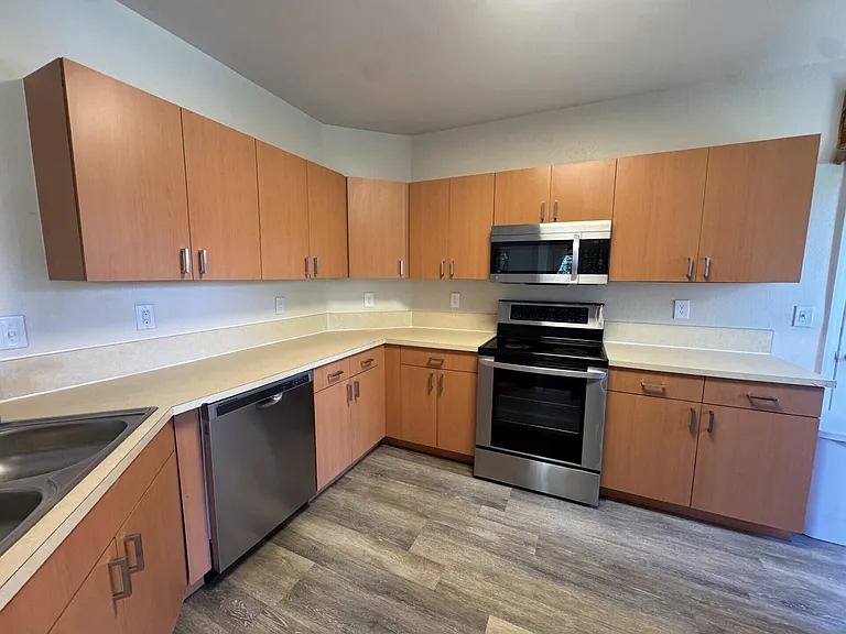 122 SW Peacock Blvd #12-202 — Photo 20