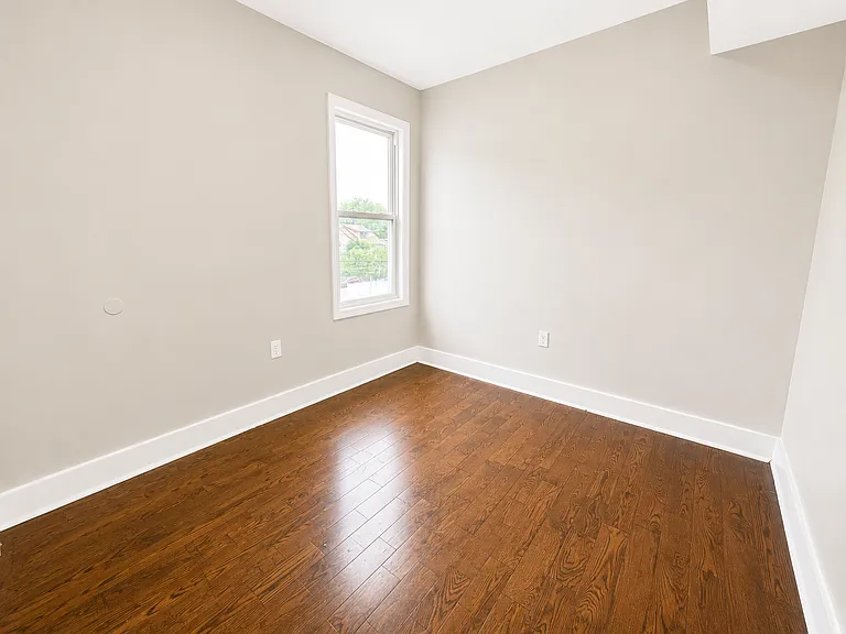 160 Alexander St #2 — Photo 8