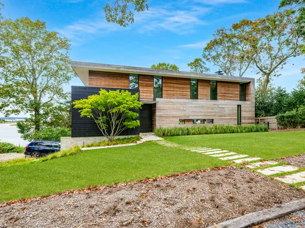 https://photos.zillowstatic.com/fp/595ad98811c587282c82cdf0ab56c4e8-p_e.webp