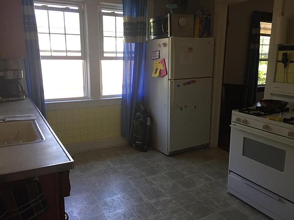3rd image of 850 Starkweather Ave