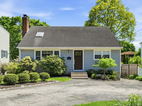 62 Smith Street, Greenlawn, NY 11740