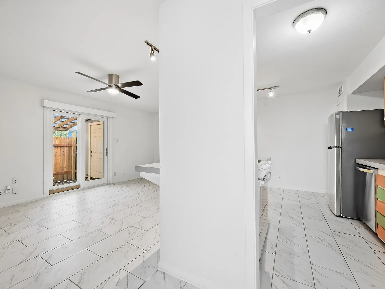 1 bed, 1.5 bath, 850 sqft, $1,600 — Photo 4