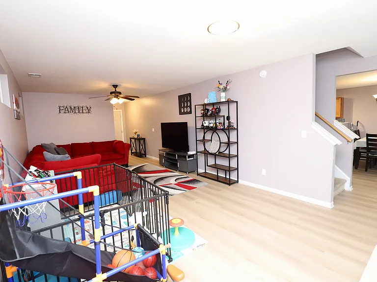 1733 Benelli St — Photo 18