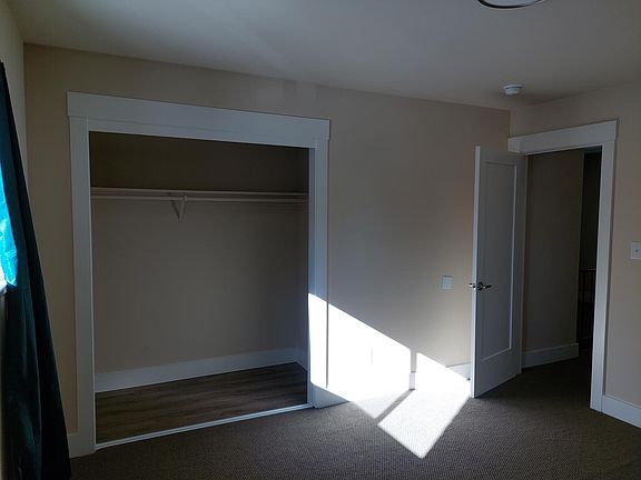 2nd image of 949 Sunset Dr #C