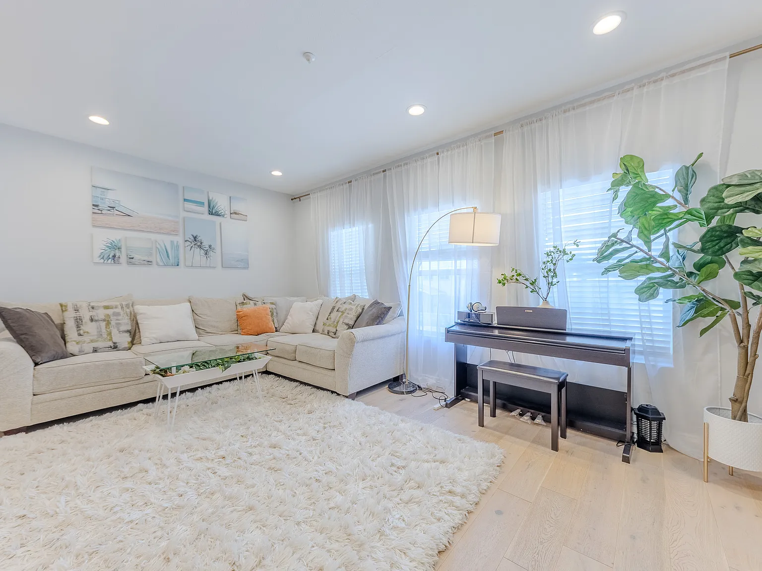 3 bed, 1647 sqft, $9,900 — Photo 1
