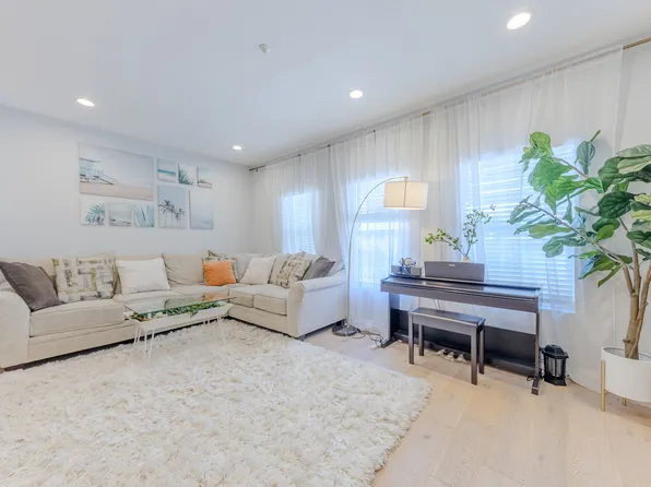 628 E Walnut St, Pasadena, CA 91101