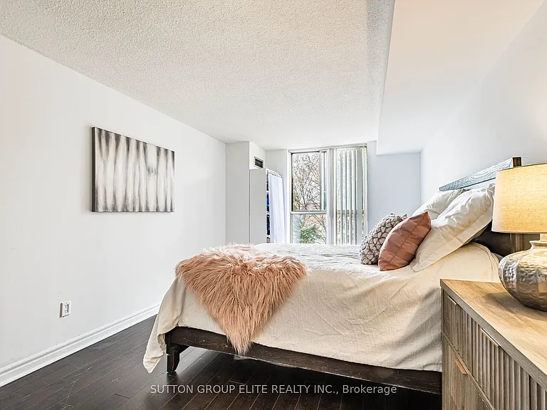 2091 Hurontario St #307 — Photo 33