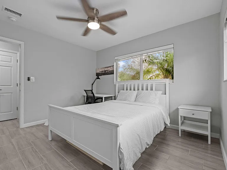 1007 NE 9th Ct — Photo 14