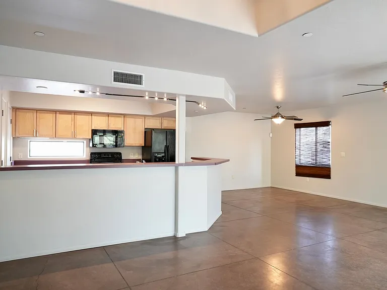 1317 E Hedrick Dr — Photo 16