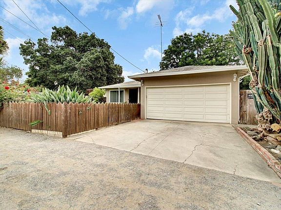 2nd image of 2340 Glen Way